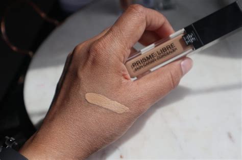 givenchy prisme libre skin-caring concealer отзывы|Givenchy Prisme Libre Skin Caring 24h Hydrating Concealer.